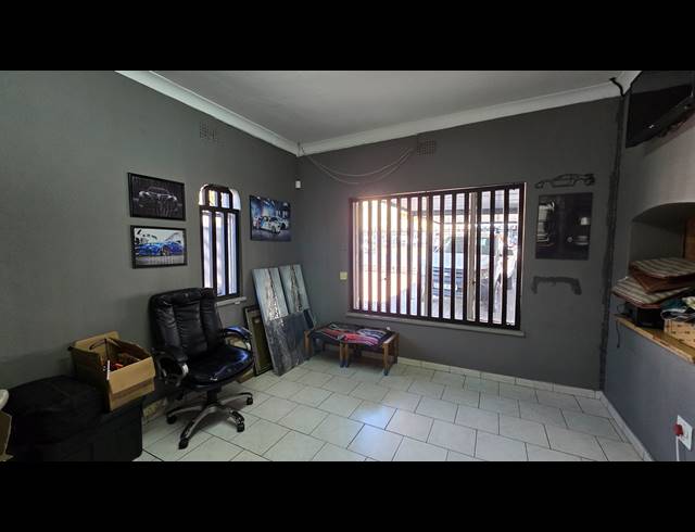 310M² OFFICE TO LET IN EASTLEIGH